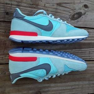 Brand new women Nike shoes size 9.5